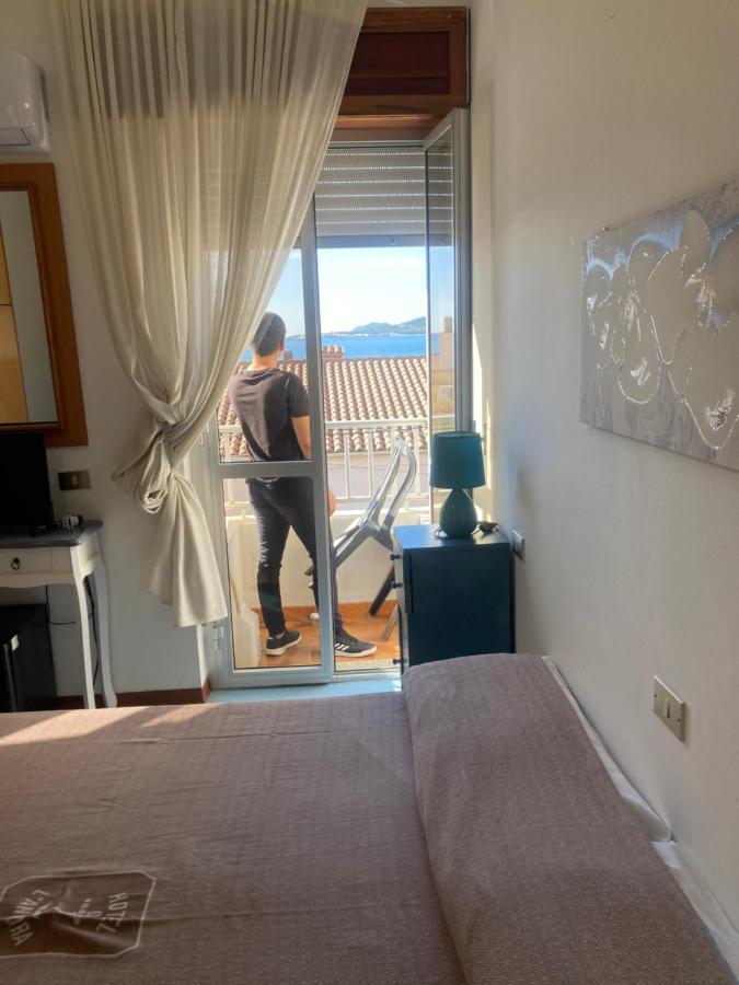 Hotel L'Ancora 拉卡勒塔 外观 照片