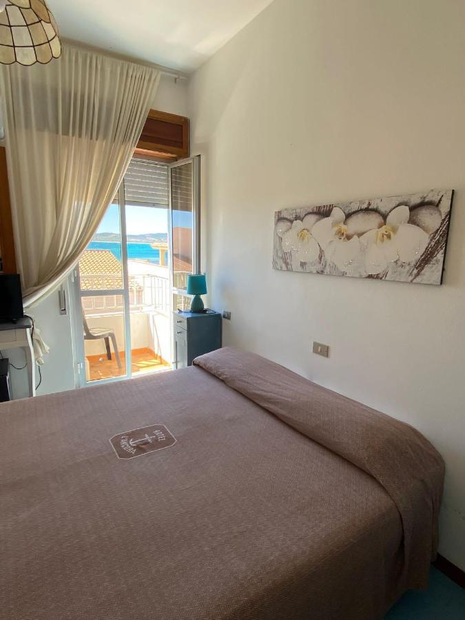 Hotel L'Ancora 拉卡勒塔 外观 照片